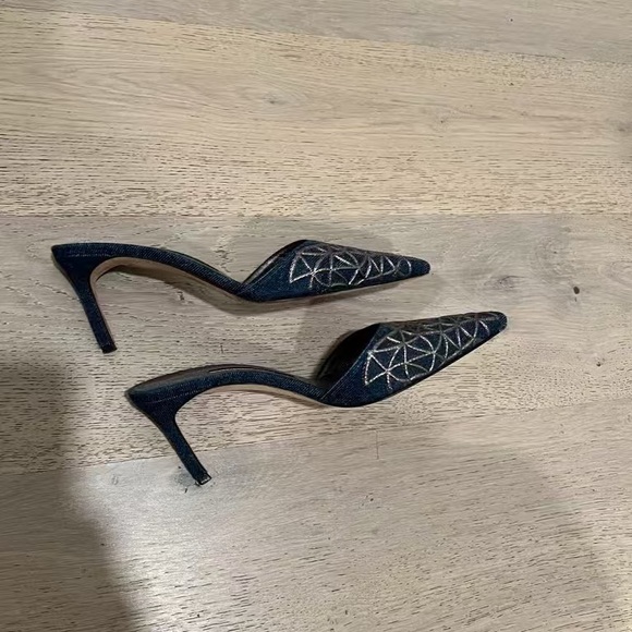 Manolo Blahnik Black and Silver Patterned Mules - Picture 2 of 4